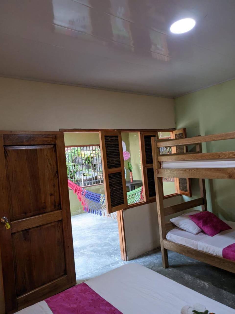 Sierra Kay Hostel Guachaca Esterno foto